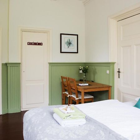 B&B 'T Skoalhus Westergeest Kamer foto