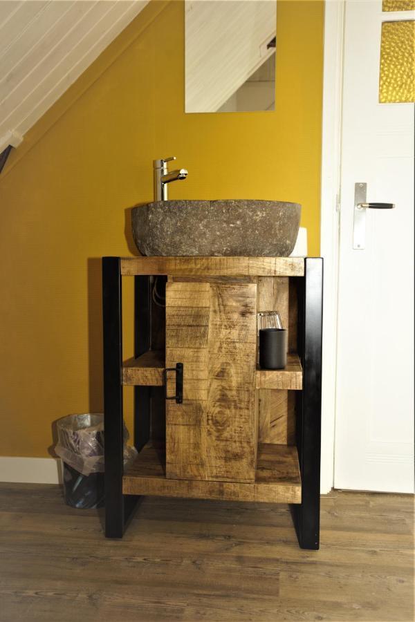 B&B 'T Skoalhus Westergeest Buitenkant foto