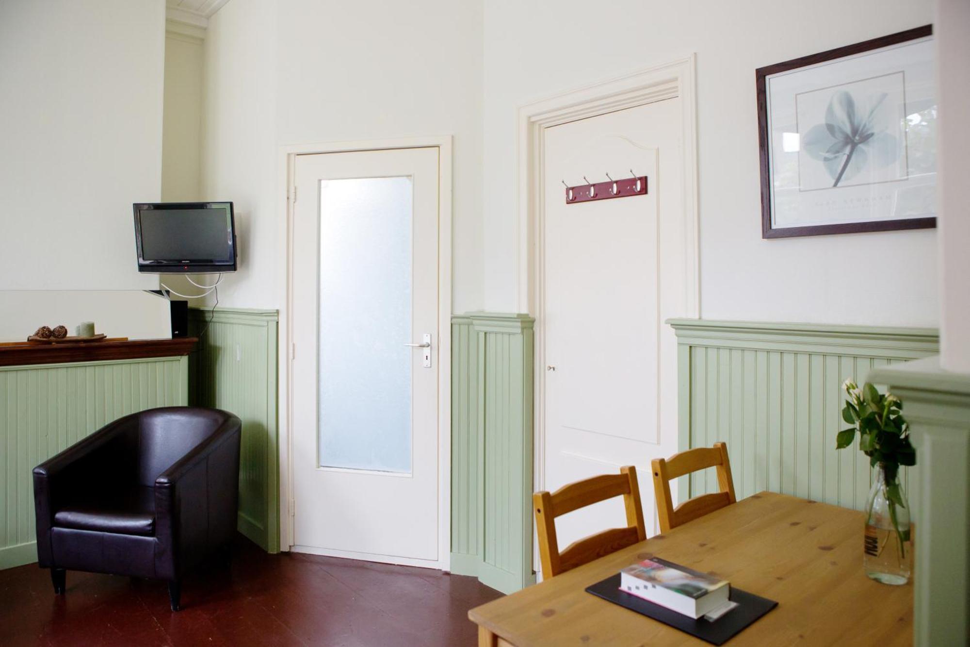 B&B 'T Skoalhus Westergeest Kamer foto