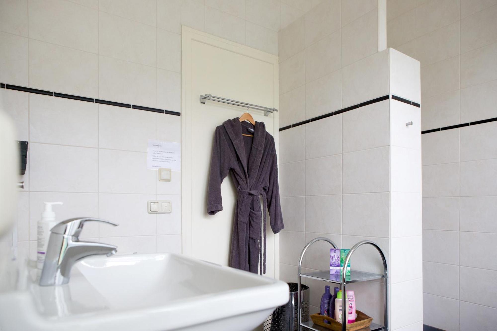 B&B 'T Skoalhus Westergeest Kamer foto