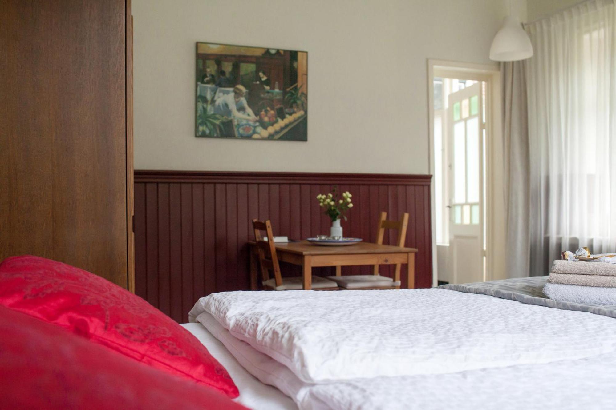 B&B 'T Skoalhus Westergeest Kamer foto