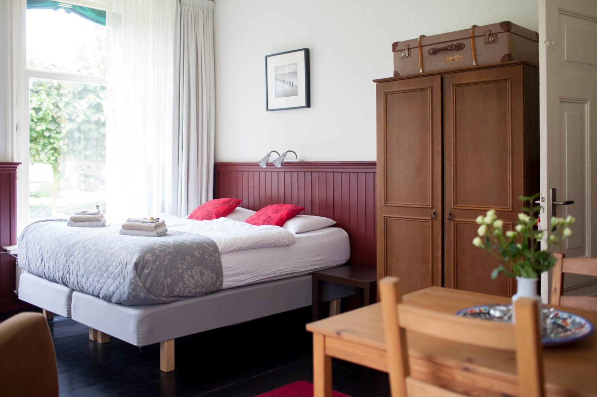 B&B 'T Skoalhus Westergeest Kamer foto