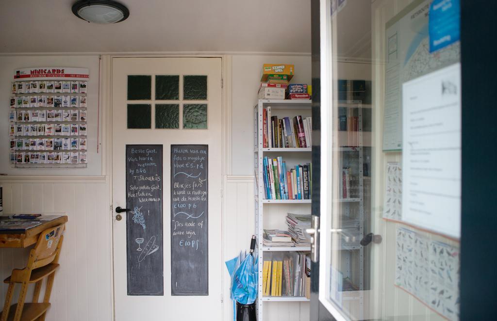 B&B 'T Skoalhus Westergeest Buitenkant foto